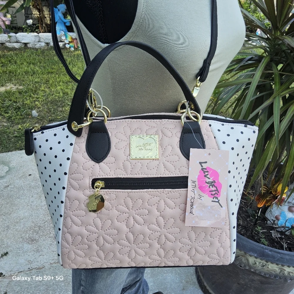 NWT PEACH QUILTED FLORAL LUV BETSEY SATCHEL - Picture 4 of 5
